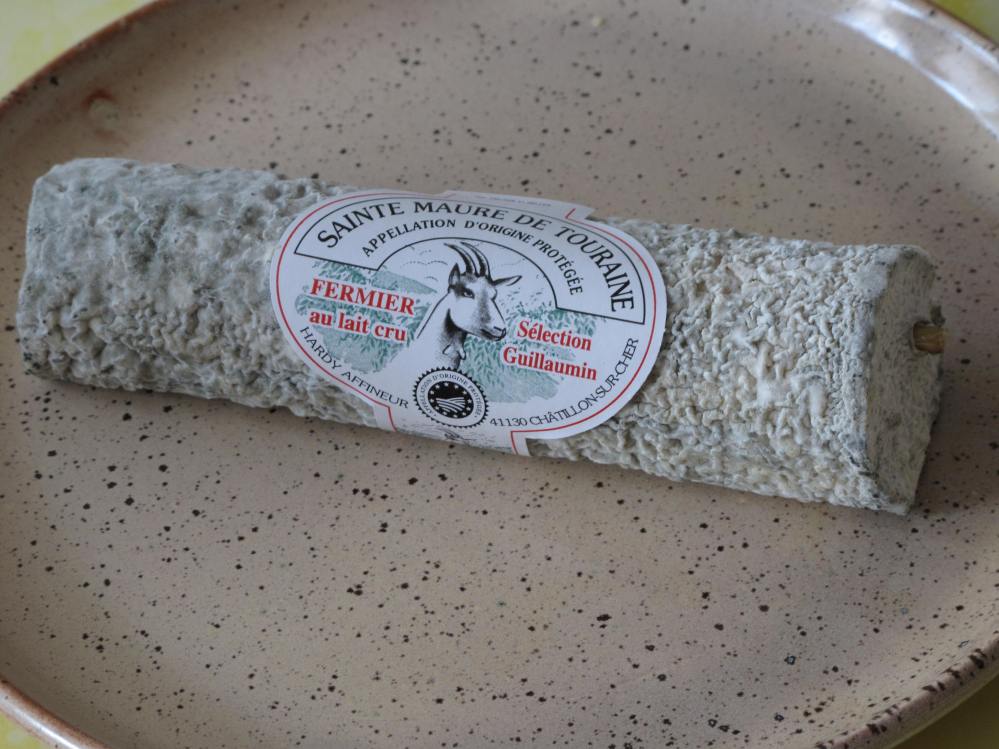 Sainte-maure-de-touraine_cheese